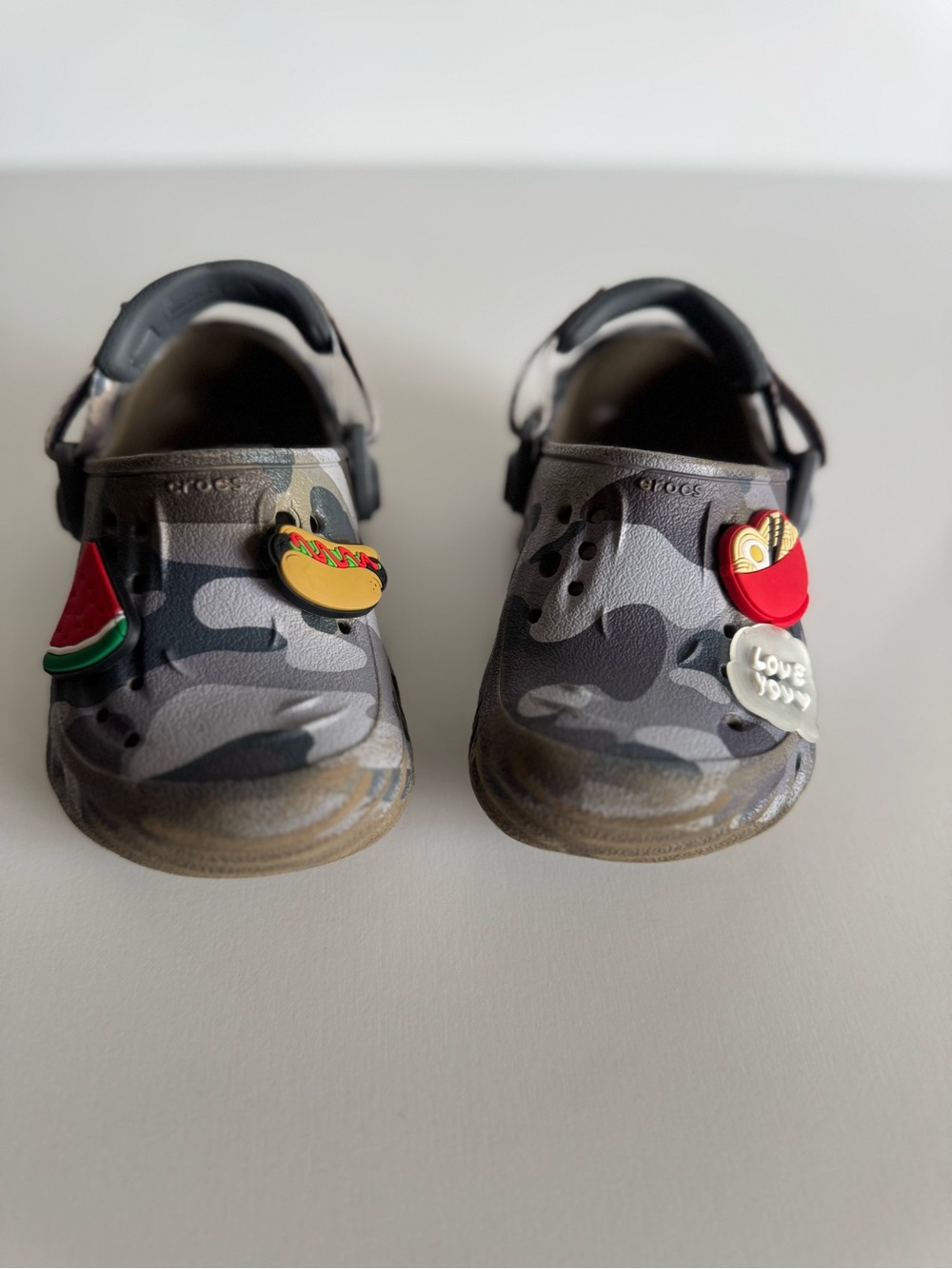 Crocs Kids C6 C7 Gray Camo Classic Clogs with Jibbitz Charms